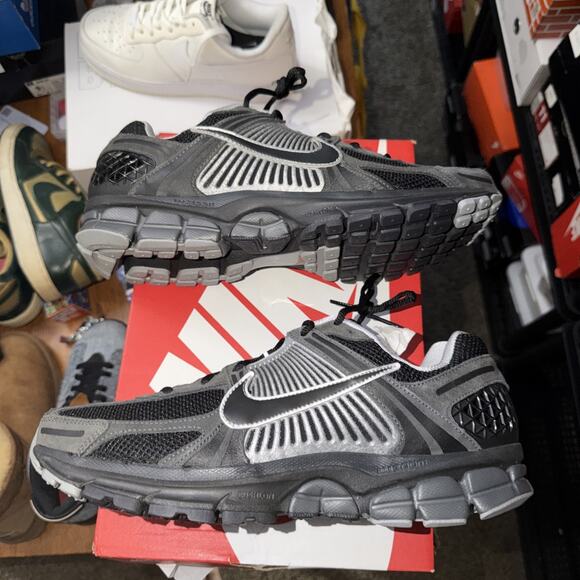 Size 12.5 Nike Zoom Vomero 5 Anthracite Flat SilverHF1553-006 main image 5
